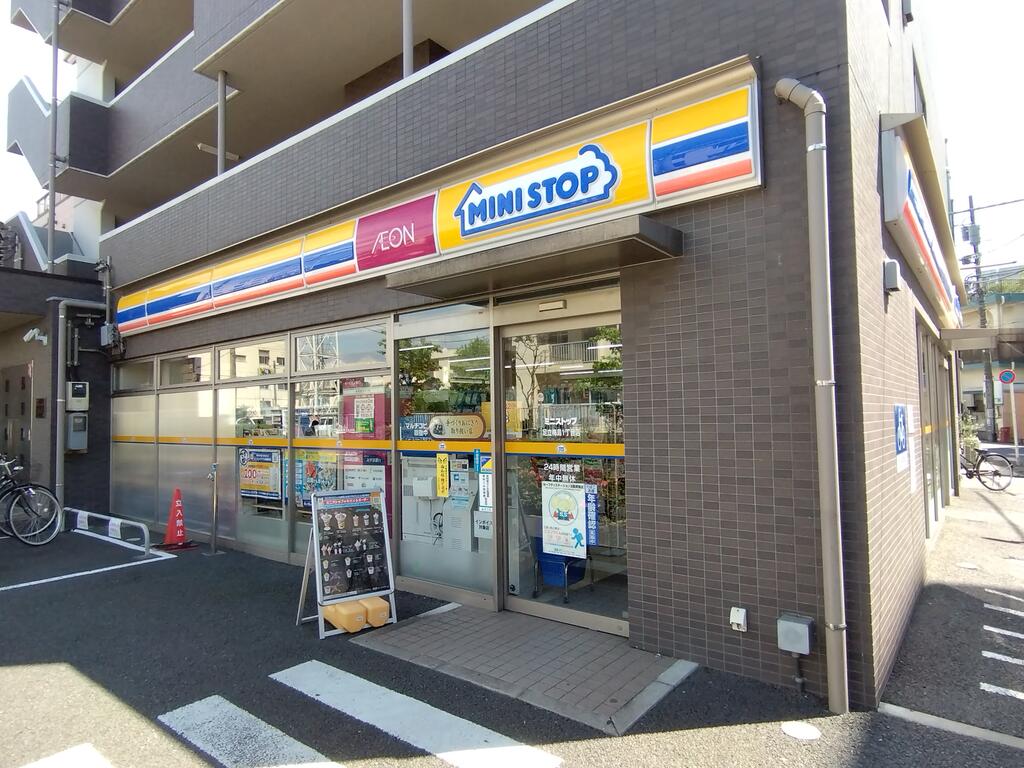 コンビニ　ミニストップ足立梅島1丁目店（コンビニ）まで122m