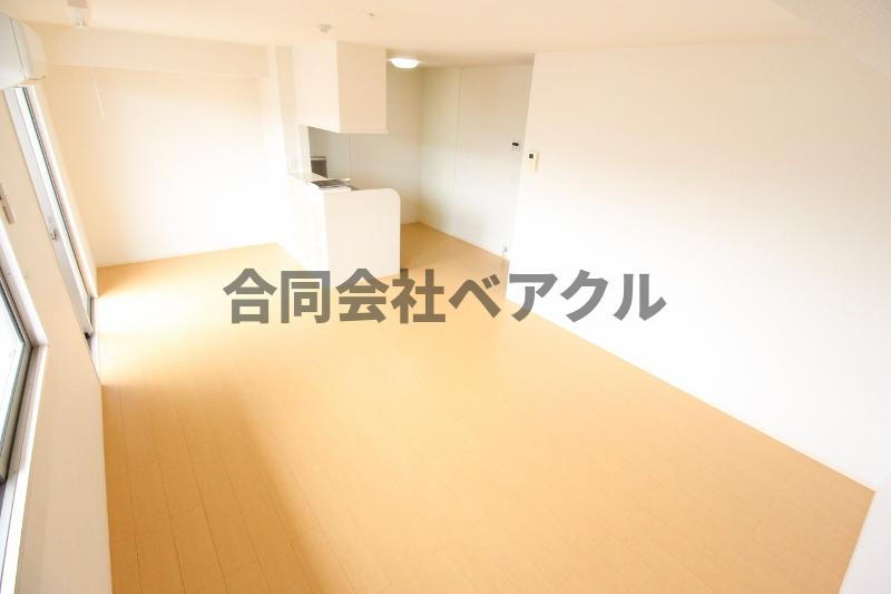 居室・リビング　こちらの居間で趣味の時間をお楽しみください