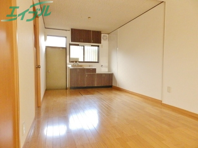 居室・リビング　別部屋参考写真です