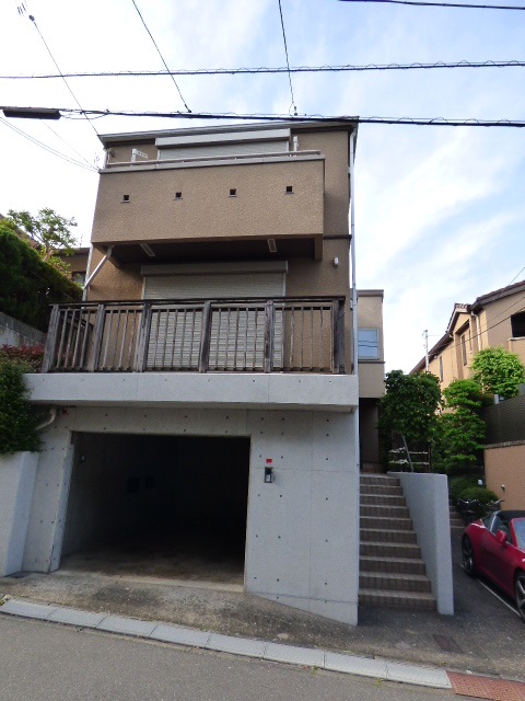 3LDK Apartment in Shibuya, Tokyo - Image 1