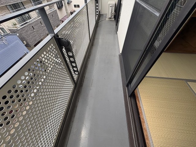 バルコニー　バルコニーからの眺めを楽しみながら食事をしませんか