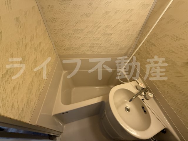 バス・シャワールーム　コンパクトで使いやすいお風呂です