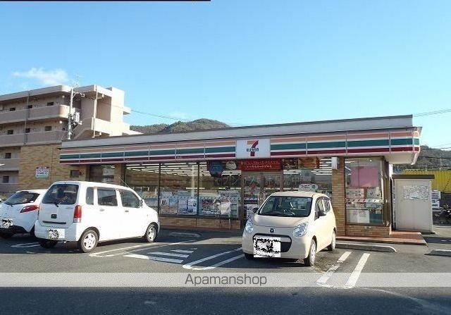 コンビニ　セブンイレブン東広島駅前店（コンビニ）まで550m