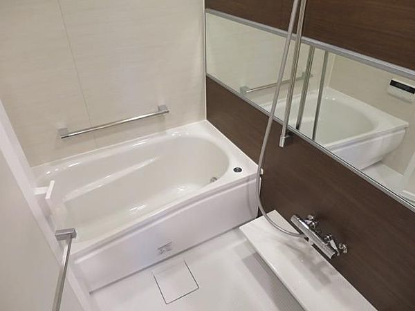バス・シャワールーム　※別部屋の参考写真です。
