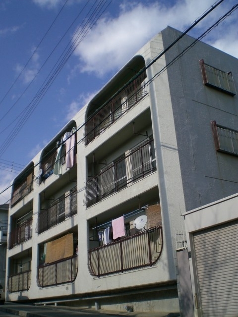 建物外観　大学生、単身の方におすすめ。生活しやすい閑静な住宅街。