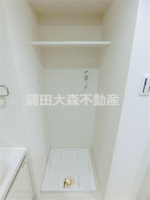 その他設備　棚付き室内洗濯機置き場