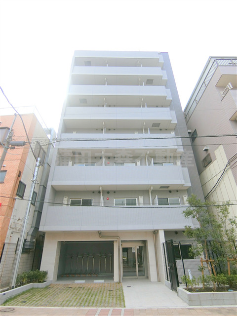 建物外観　2020年8月築　RC鉄筋コンクリート造地上8階建て総戸数2