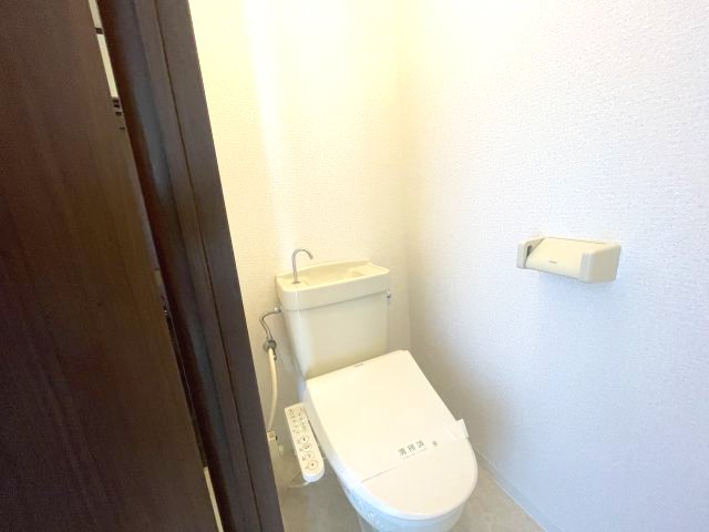 トイレ　同物件反転のお写真です 間取り図を参照願います