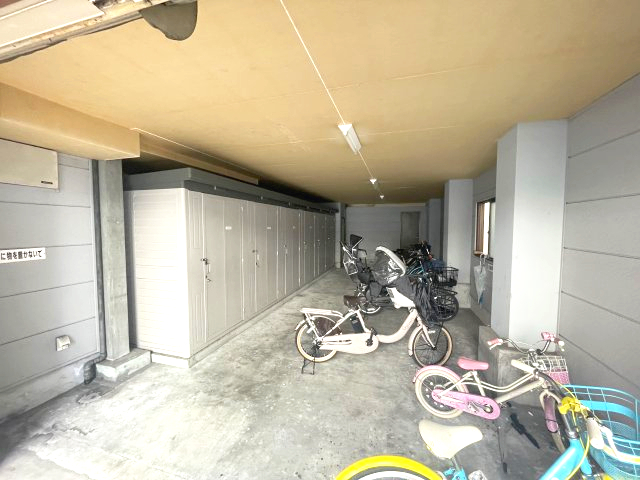 駐車場　同物件反転のお写真です 間取り図を参照願います