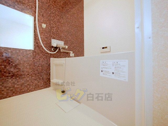 バス・シャワールーム　追焚・浴室乾燥機付きのお風呂です♪
