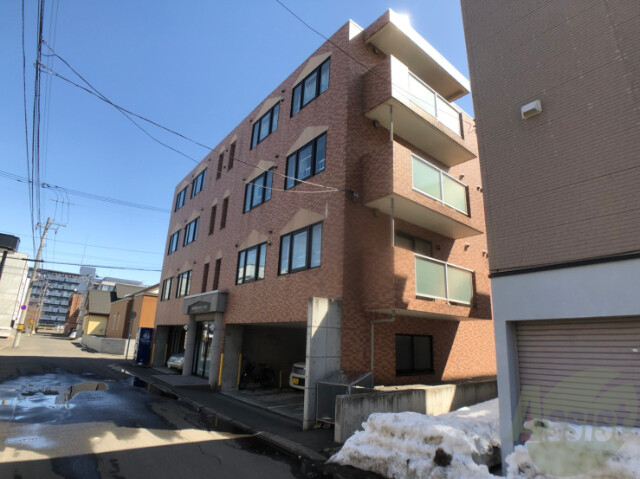 建物外観　札幌市北区麻生町１丁目「グリュックス・クレー麻生」