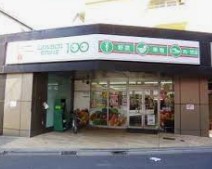 コンビニ　ローソンストア100南烏山5丁目店（コンビニ）まで134m