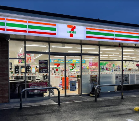 コンビニ　セブンイレブン 尼崎琴浦町店（コンビニ）まで824m