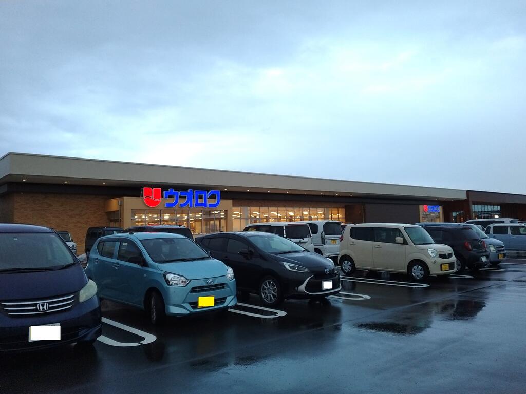 スーパー　ウオロク空港通店（スーパー）まで196m