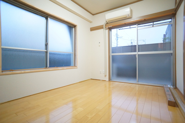 その他部屋・スペース　２面採光なので、明るく風通しのよい過ごしやすいお部屋です♪