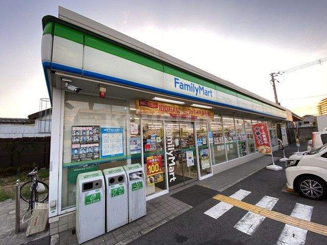 コンビニ　ファミリーマート（コンビニ）まで443m