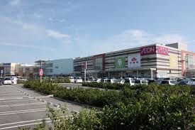 ショッピングセンター　イオンモール新潟亀田インター（ショッピングセンター）まで825m