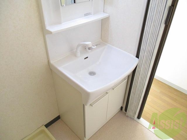 洗面設備　シャンドレついていますよ。使い勝手のいい洗面台です