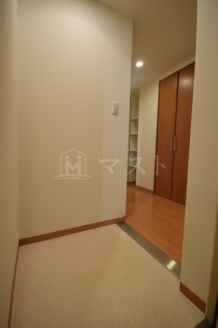 玄関　※建物内、別間取参考写真