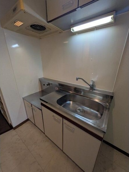 キッチン　室内写真は別部屋の写真です。