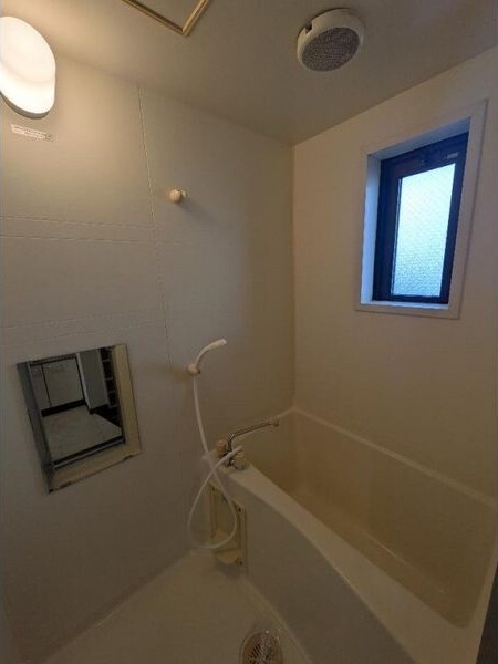バス・シャワールーム　室内写真は別部屋の写真です。
