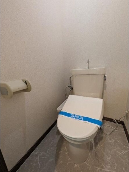 トイレ　室内写真は別部屋の写真です。