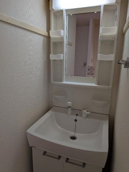 洗面設備　室内写真は別部屋の写真です。