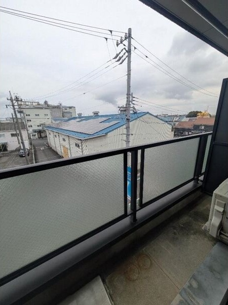 バルコニー　室内写真は別部屋の写真です。
