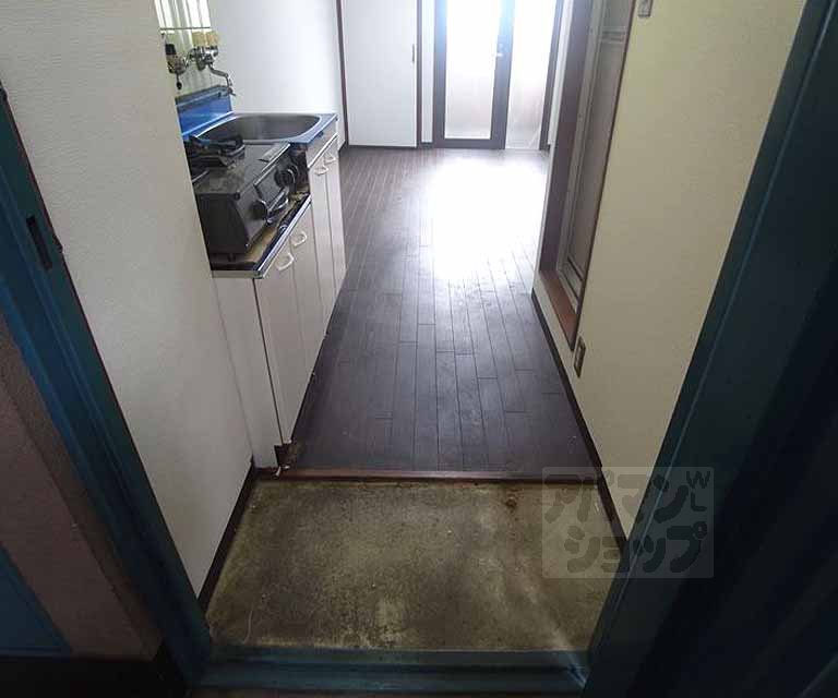 玄関　ブルーのドアが付いているステキな玄関です