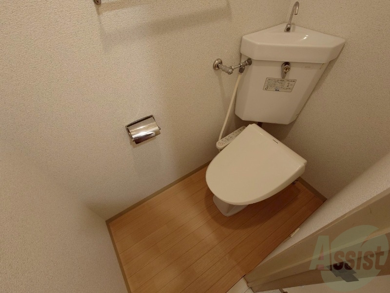 トイレ　こちらはトイレです。清潔感があり、安心して使用できます。