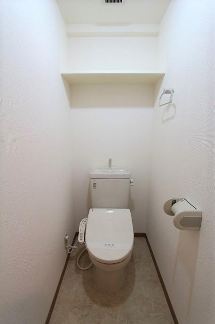 トイレ　温水洗浄便座　同タイプ別室写真