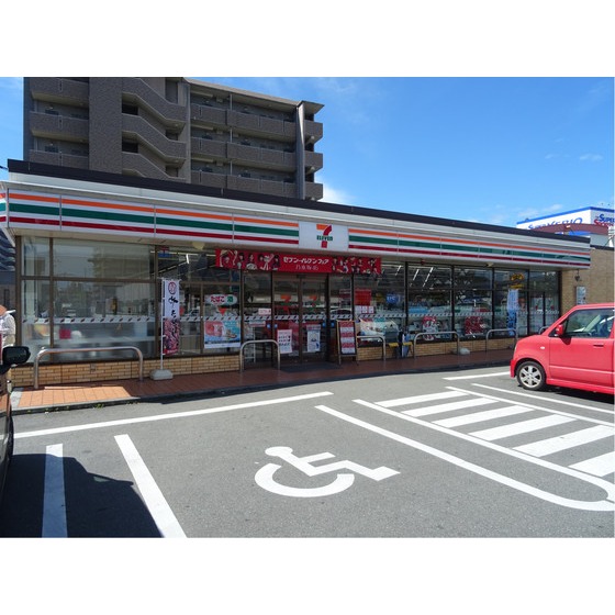 コンビニ　セブンイレブン熊本本荘町店（コンビニ）まで488m