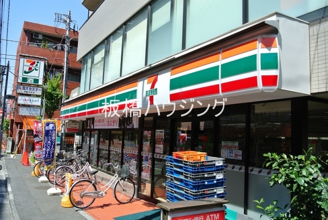 コンビニ　セブンイレブン板橋本町東店（コンビニ）まで218m
