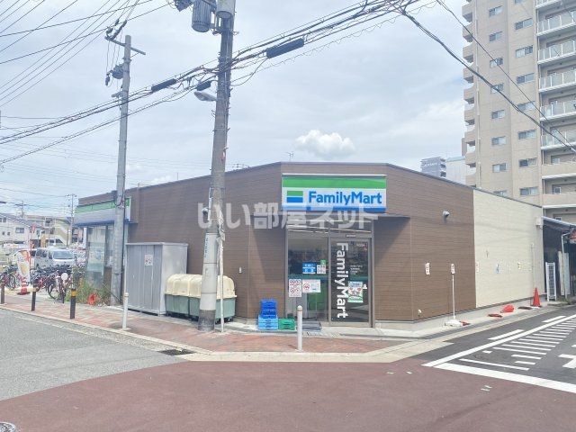 コンビニ　ファミリーマート 今里駅前店（コンビニ）まで359m