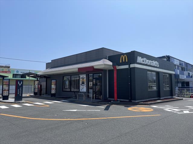 飲食店　マクドナルド１号線富士店（飲食店）まで823m