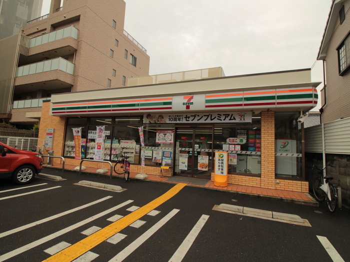 コンビニ　セブンイレブン（コンビニ）まで525m