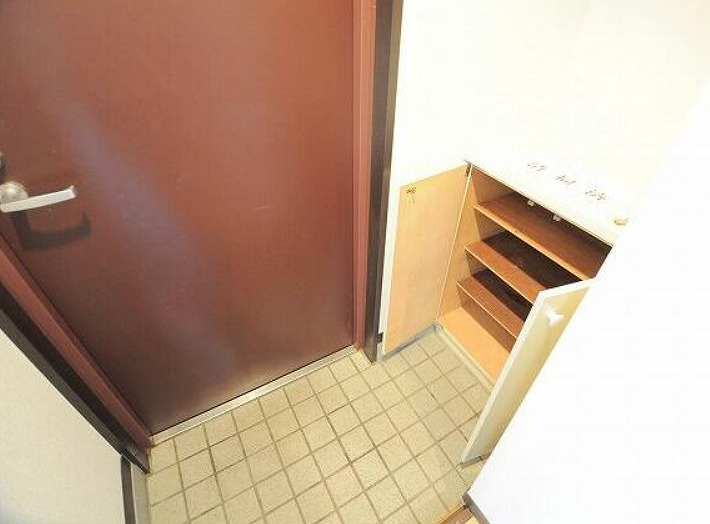 玄関　※別部屋参考写真