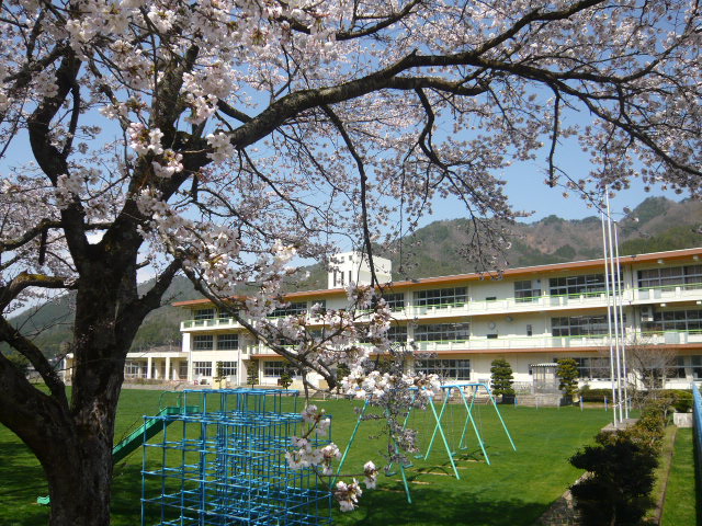 小学校　朝来市立糸井小学校（小学校）まで1888m