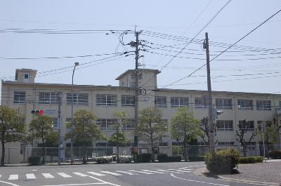 中学校　香椎第１中学校（中学校）まで1100m