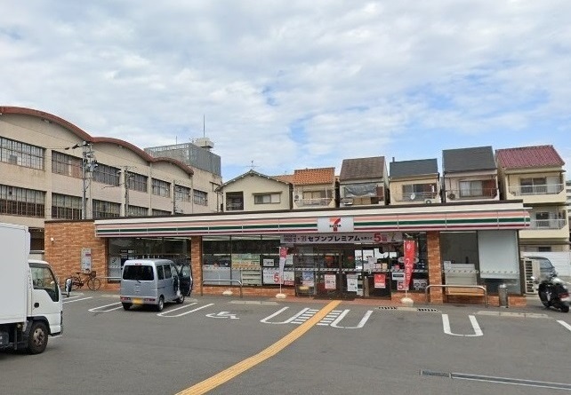 コンビニ　セブンイレブン大阪加美南3丁目店（コンビニ）まで303m