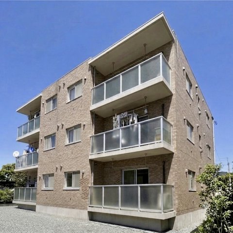 建物外観　落ち着いた佇まいと、しっかりとした安心感。家族で長く暮らした