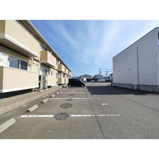 駐車場　２台目ご相談ください