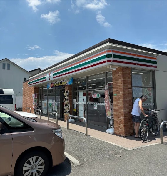 コンビニ　セブンイレブン練馬関町南2丁目店（コンビニ）まで74m