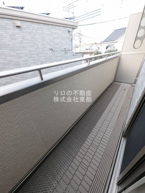 バルコニー　お天気のいい日は洗濯物も気持ちよく干せますね！