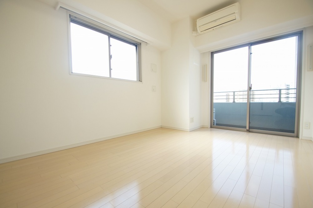 居室・リビング　二面採光のお部屋です