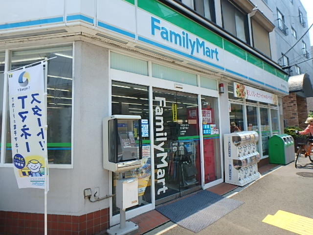 コンビニ　ファミリーマート 荒川尾竹橋店（コンビニ）まで126m