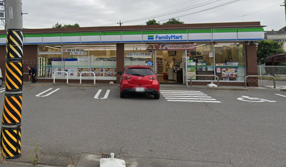 コンビニ　ファミリーマート 半田亀崎店（コンビニ）まで621m