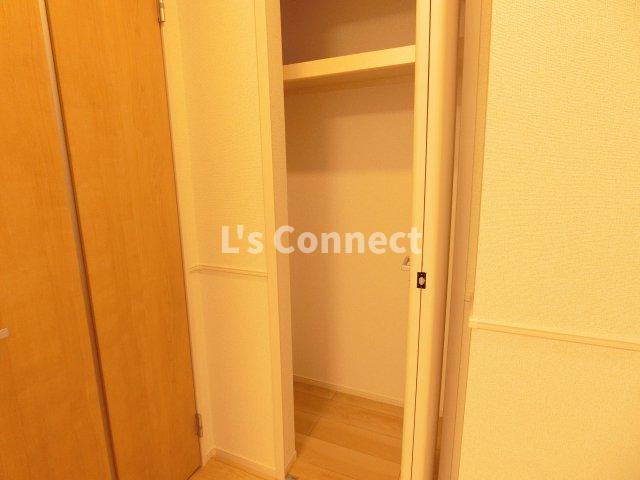 その他設備　ＬＤＫにも収納付き。