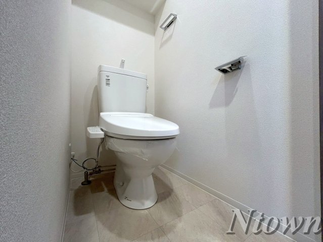 トイレ　落ち着いた色調のトイレです