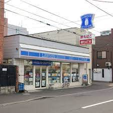 コンビニ　ローソン札幌南7条西店（コンビニ）まで62m